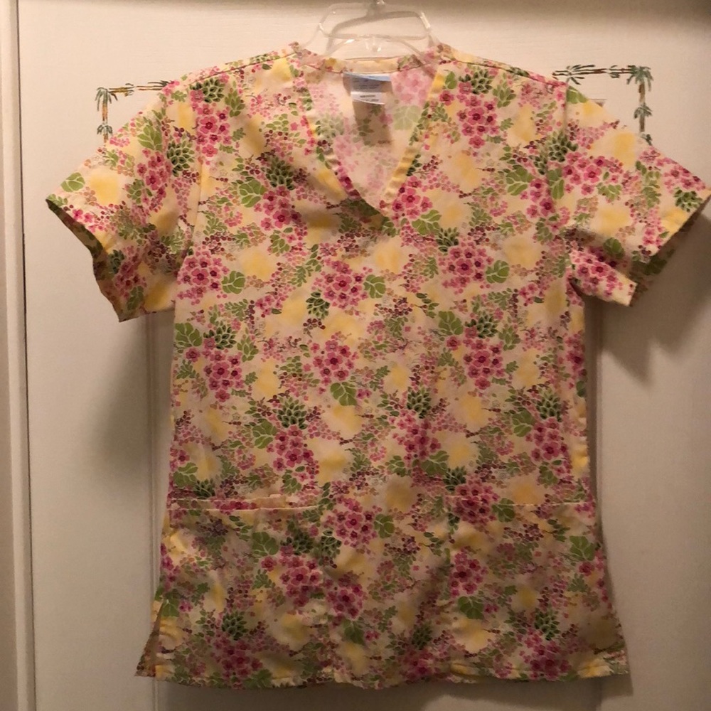 Lightly worn scrubs top size small
